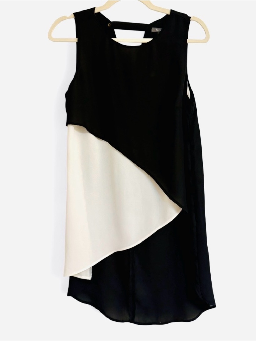 Suzy Shier Black And White Asymmetrical Sleeveless Top Size Medium